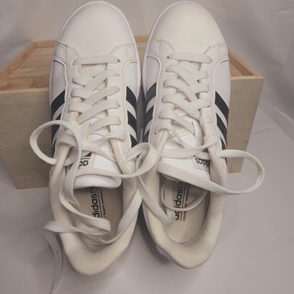 Adidas- Women's Cloudform sneakers- Black and white in color- size 8 - Picture 4 of 7